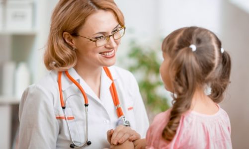 Kiedy trzeba podać dziecku antybiotyk?